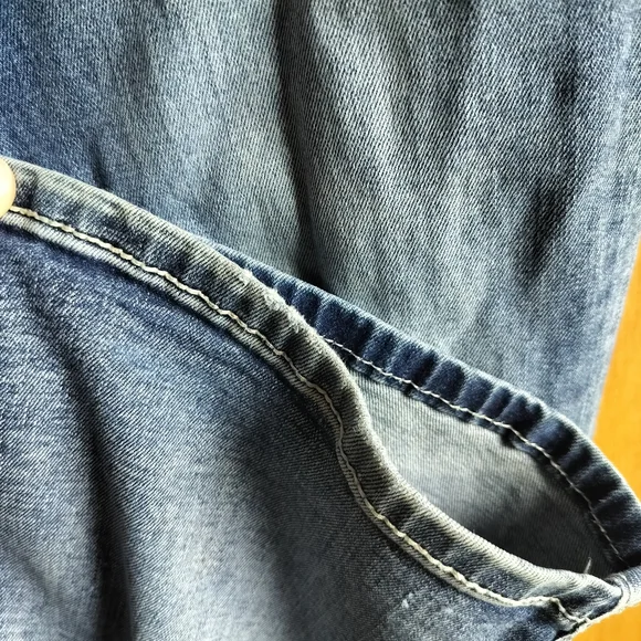 Miss Me Chloe Boot Cut Jeans with Cross Embroidery & Rhinestone Detail Size 28 - Picture 8 of 13